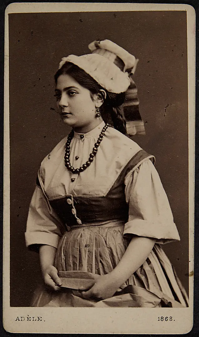 Elise Bach