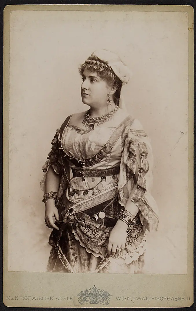 Fanny Mora