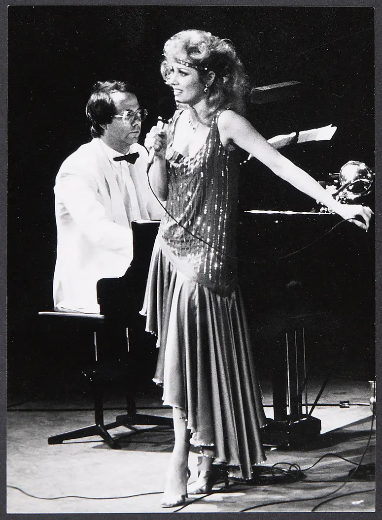 Melanie Holliday, Verweis auf Stücktitel: Operetten-Marathon