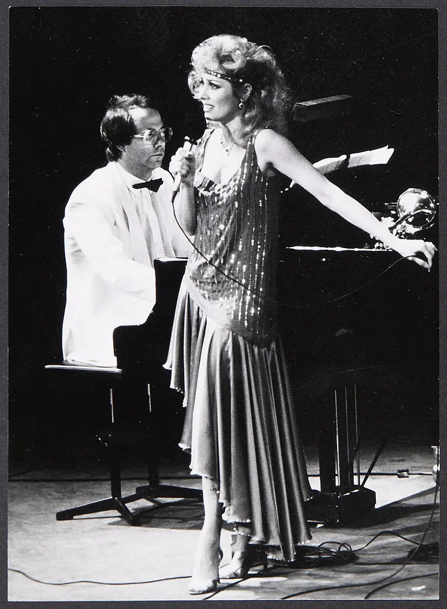 Melanie Holliday, Verweis auf Stücktitel: Operetten-Marathon