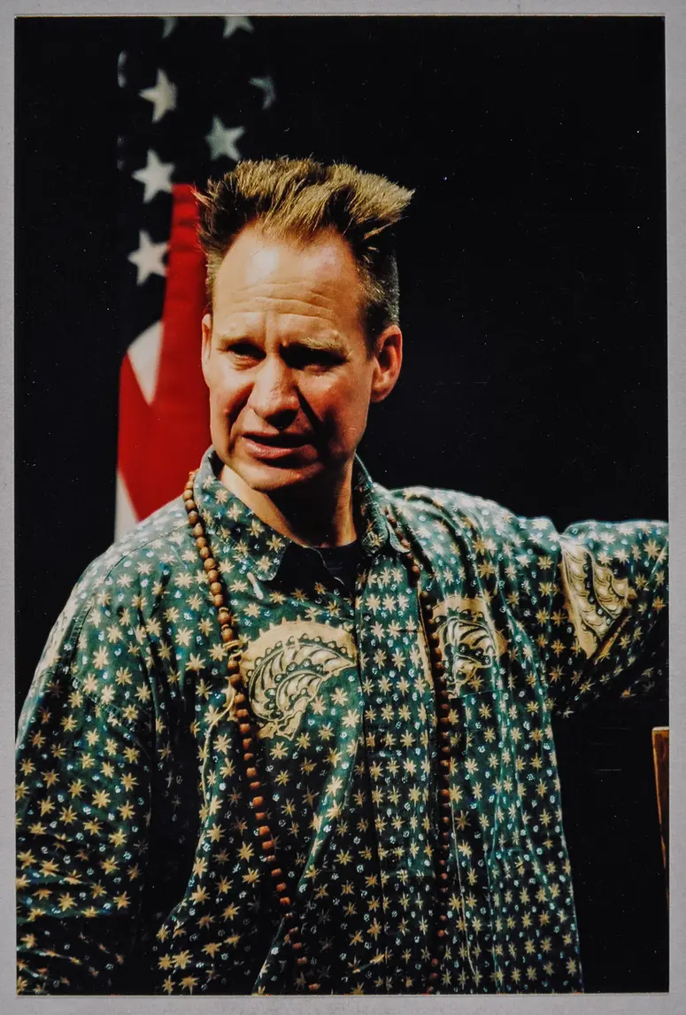 Peter Sellars, Verweis auf Stücktitel: For an End to the Judgement of God