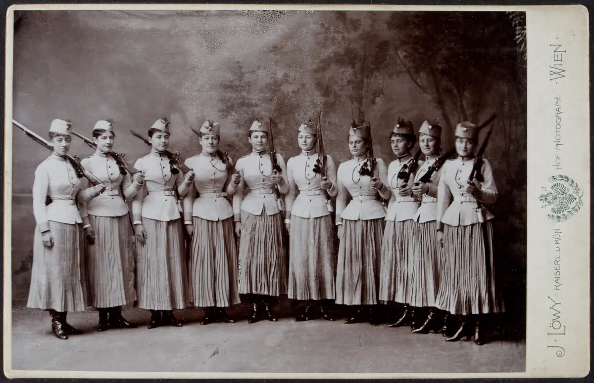 Zehn Mädchen und kein Mann