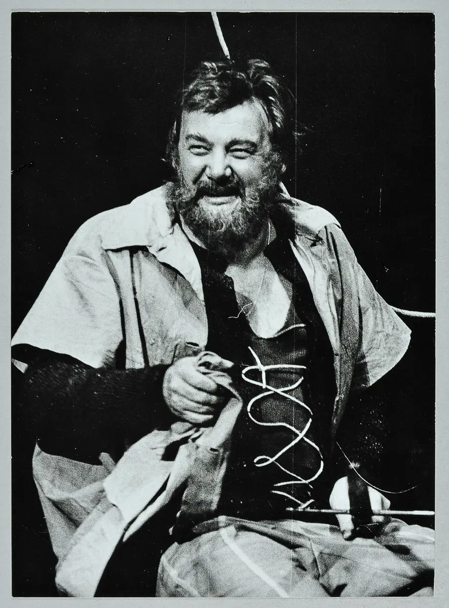 Rudolf Strobl, Verweis auf Stücktitel: Zwei zu Ross und einer auf dem Esel