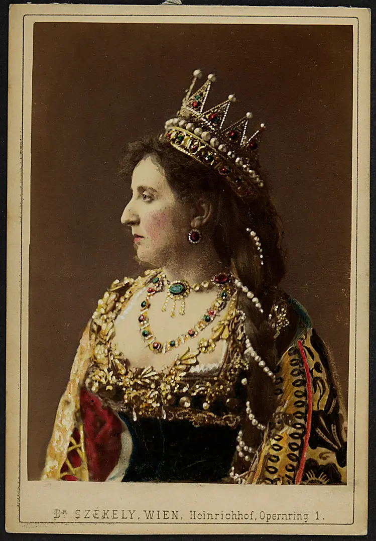 Amelie Charles, Verweis auf Stücktitel: Die Bluthochzeit