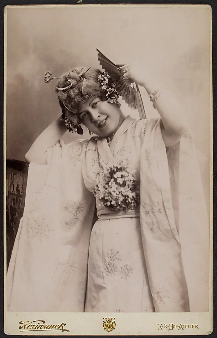 Betty Stojan, Verweis auf Stücktitel: Die Geisha oder Die Geschichte eines japanischen Theehauses