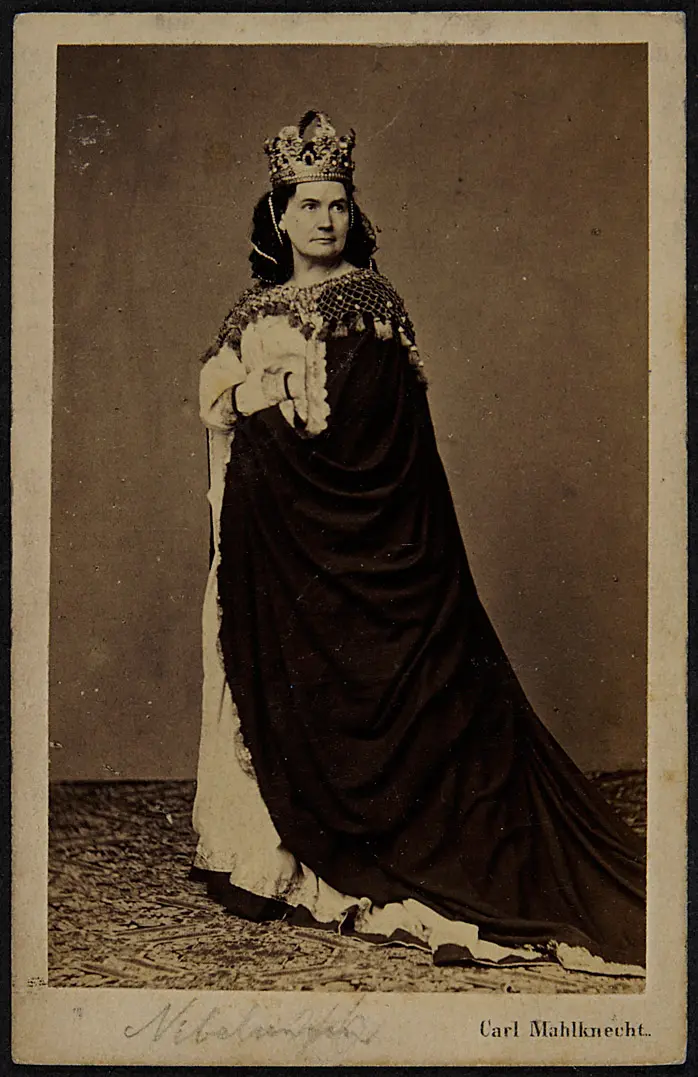 Christine Hebbel-Enghaus, Verweis auf Stücktitel: Nibelungen