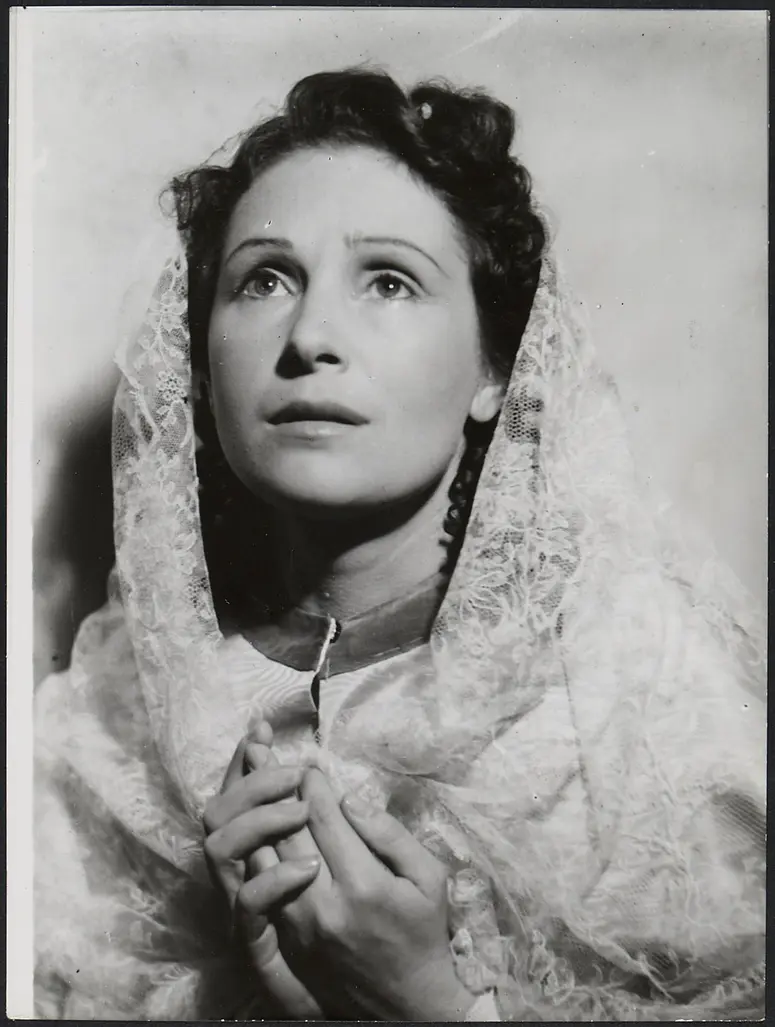 Nora Gregor