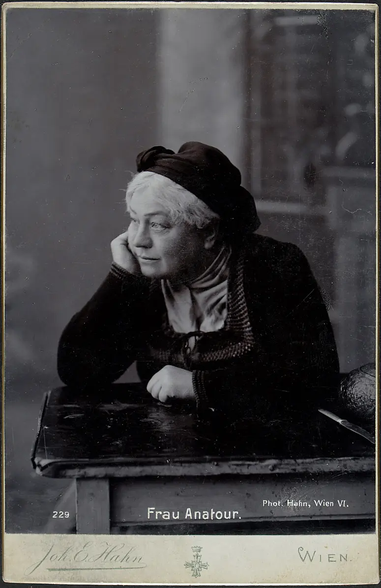 Frau Anatour