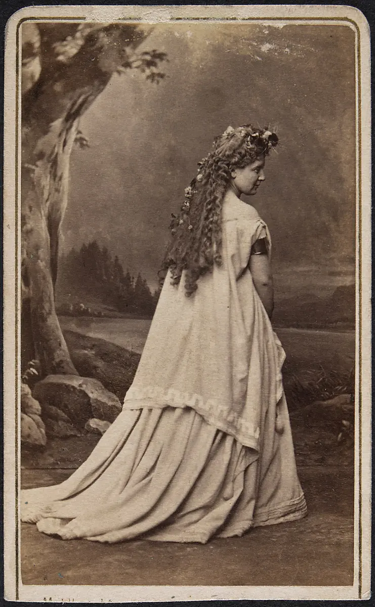 Friederike Fischer, Verweis auf Stücktitel: Die schöne Helena