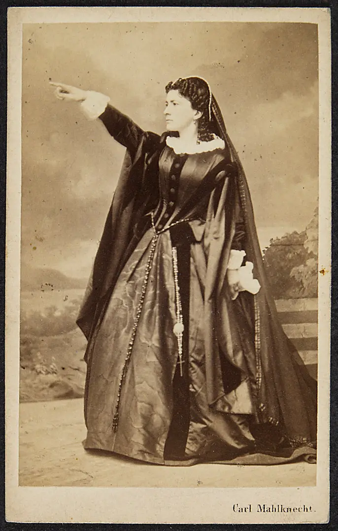Charlotte Wolter