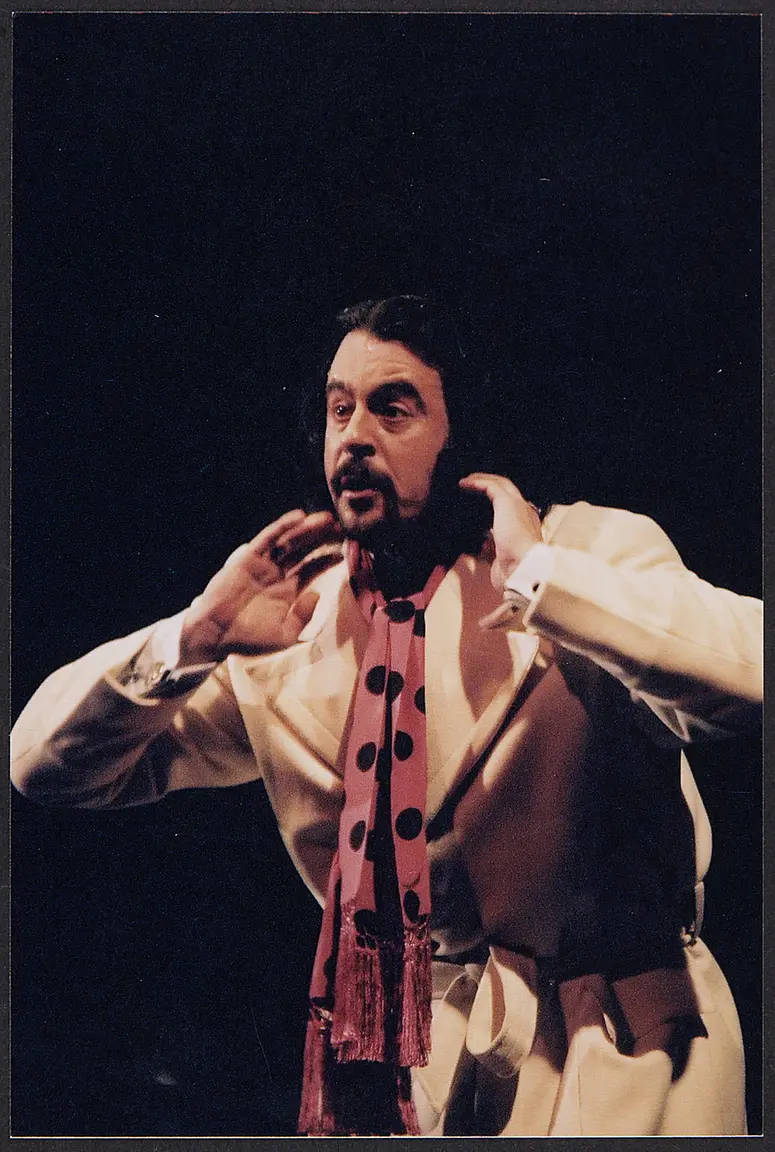 Carlos Alvarez