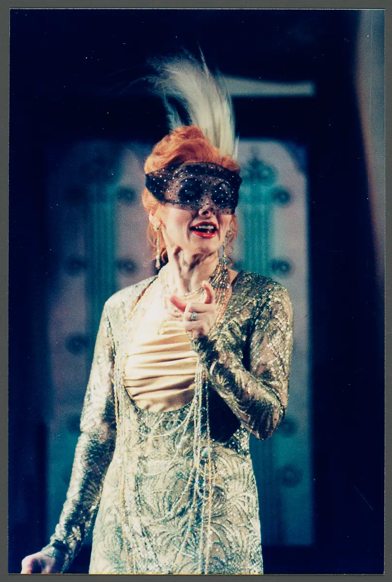 Edith Lienbacher, Verweis auf Stücktitel: Die Fledermaus