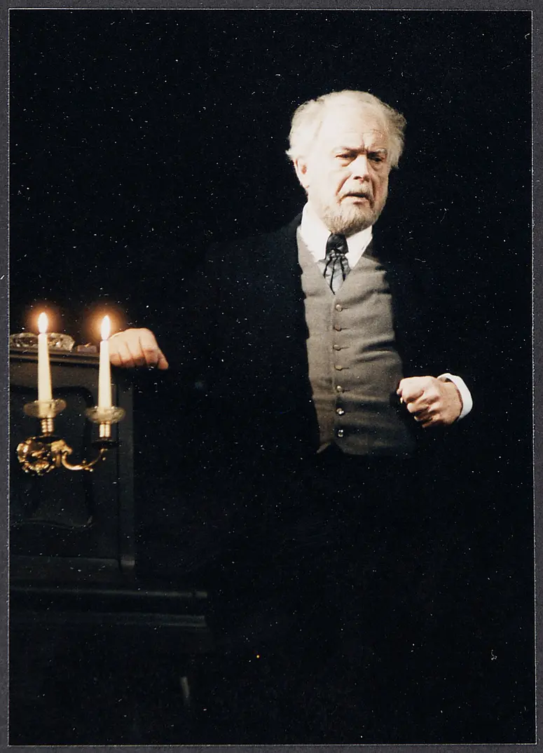 Erik Frey, Verweis auf Stücktitel: John Gabriel Borkman