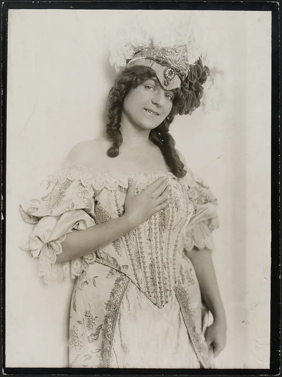 Helene Pola