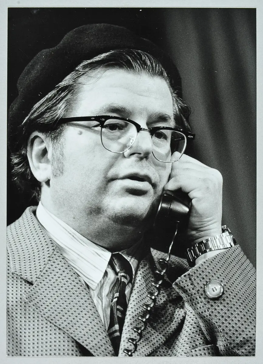 Erwin Steinhauer, Verweis auf Stücktitel: Dinner für Spinner