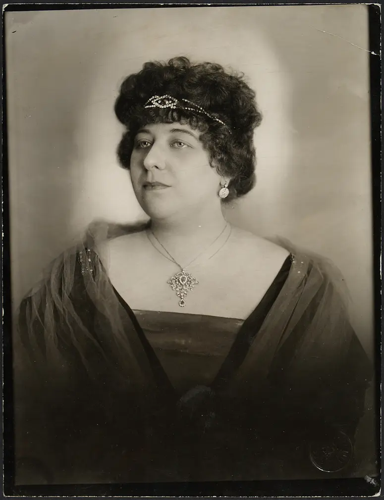 Flora von Dealay