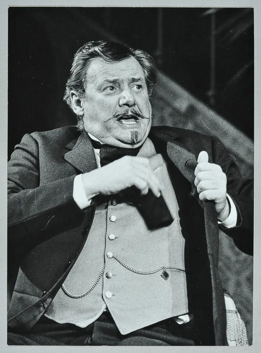 Rudolf Strobl, Verweis auf Stücktitel: Floh im Ohr