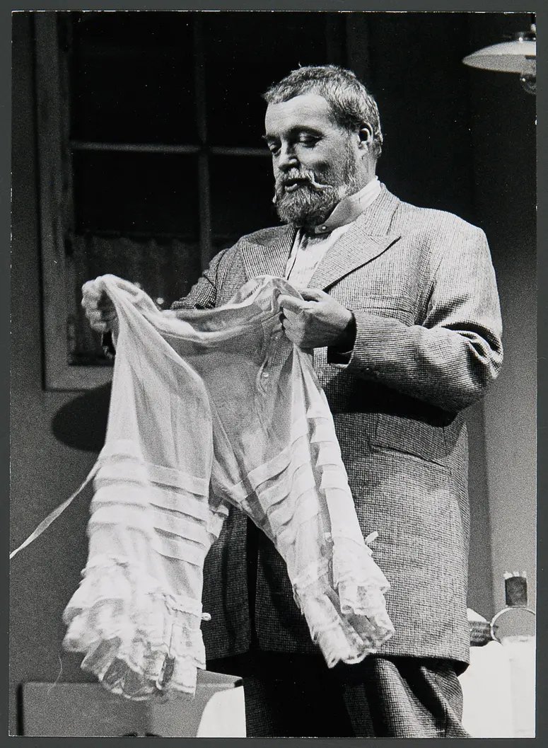 Helmut Qualtinger, Verweis auf Stücktitel: Die Hose