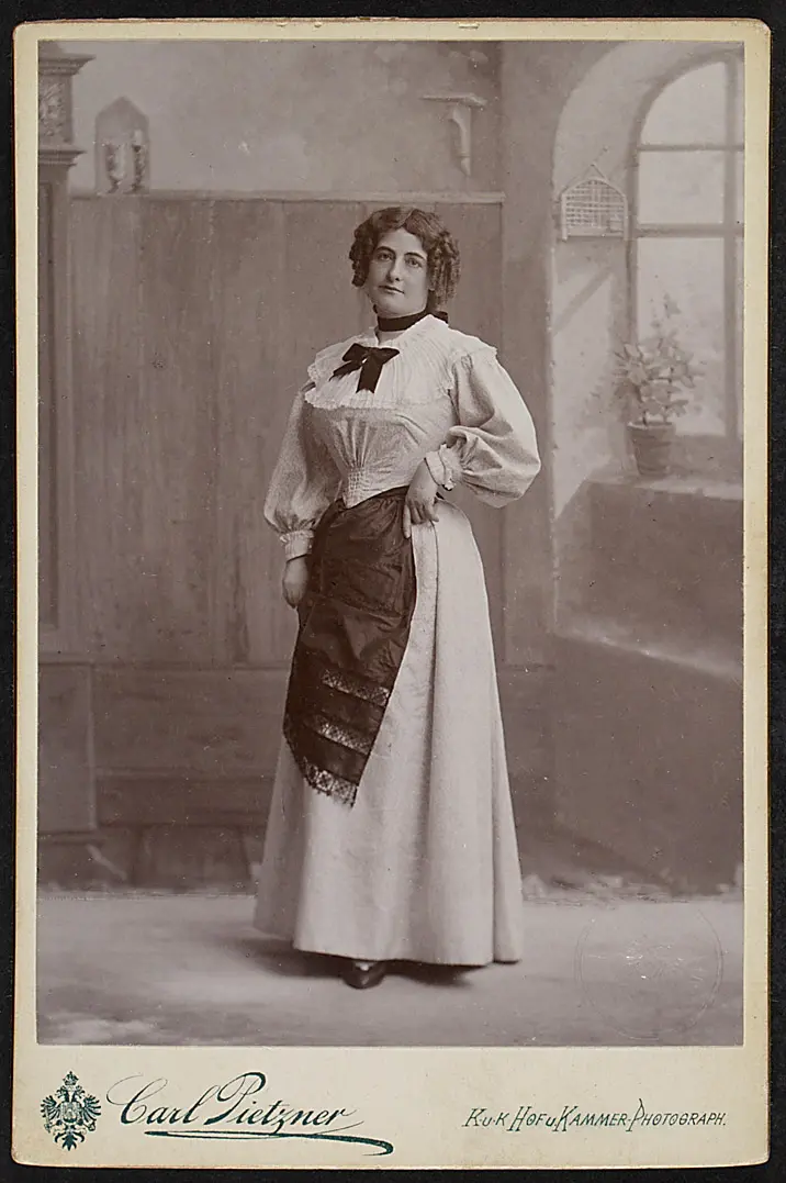 Frances Saville, Verweis auf Stücktitel: La Boheme