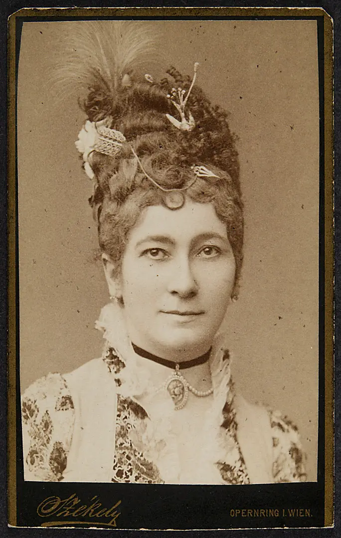 Charlotte Wolter