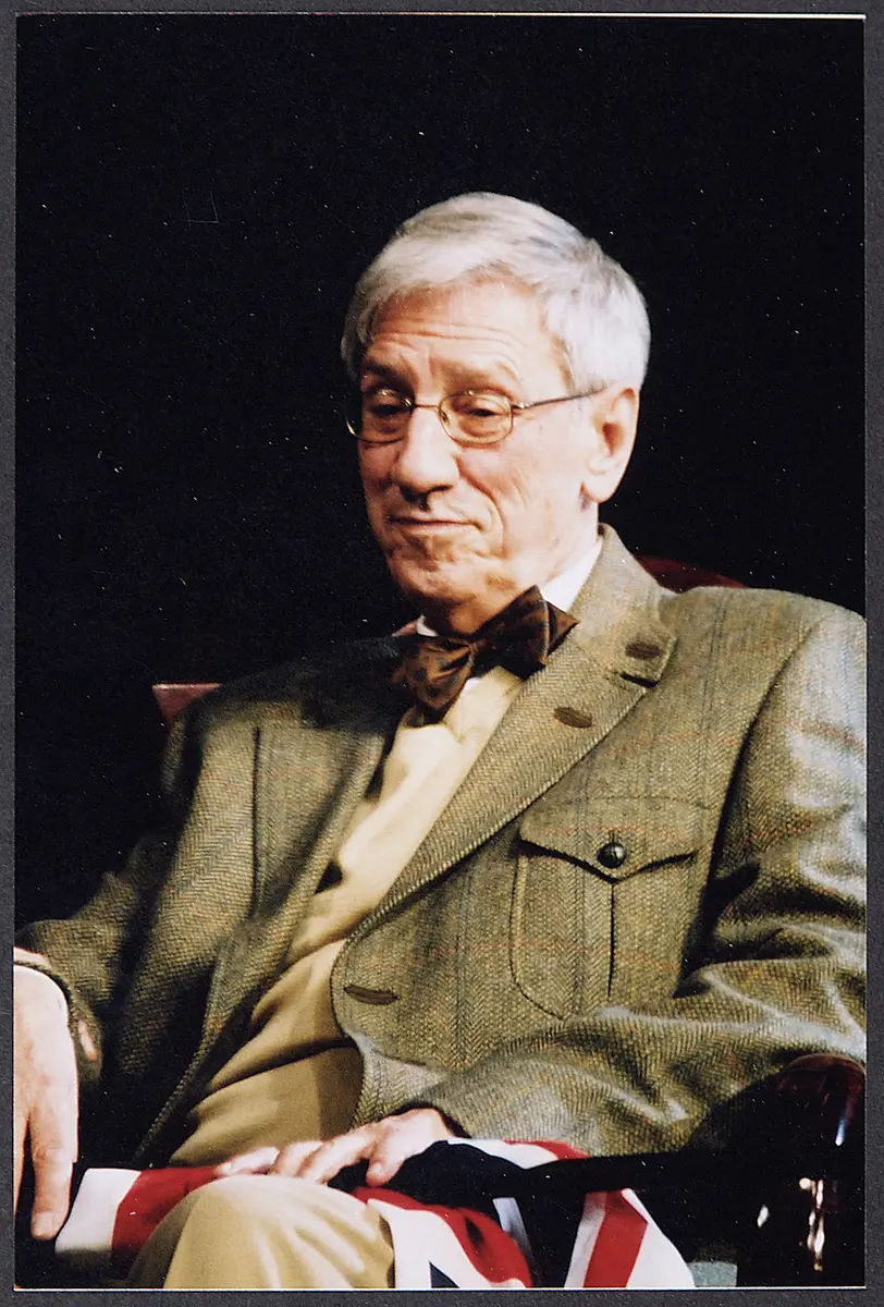 Wolfgang Gasser, Verweis auf Stücktitel: Elisabeth II.