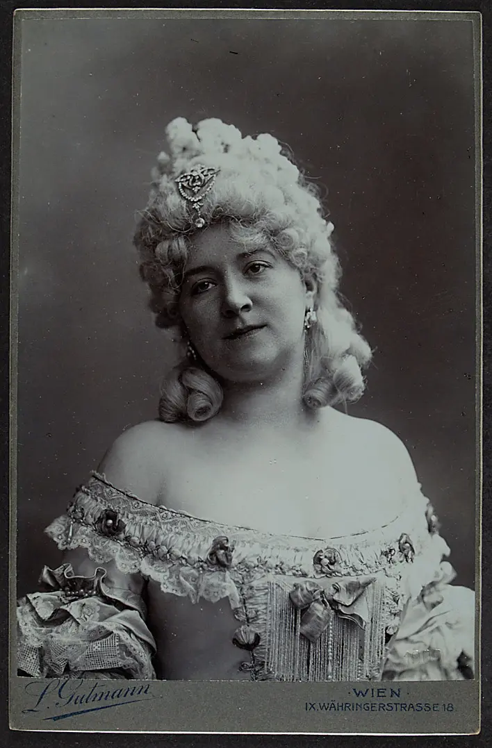 Isa Karoly