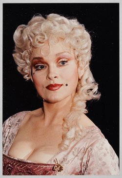 Nancy Shade, Verweis auf Stücktitel: Die Soldaten