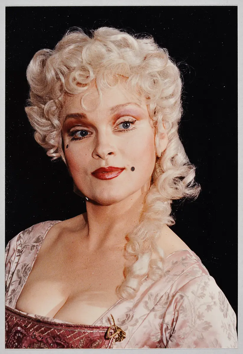 Nancy Shade, Verweis auf Stücktitel: Die Soldaten