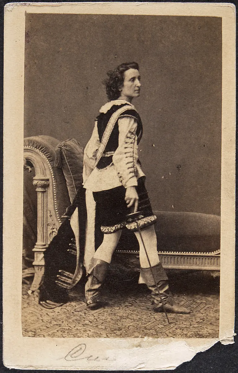 Claudine Couqui, Verweis auf Stücktitel: Satanella