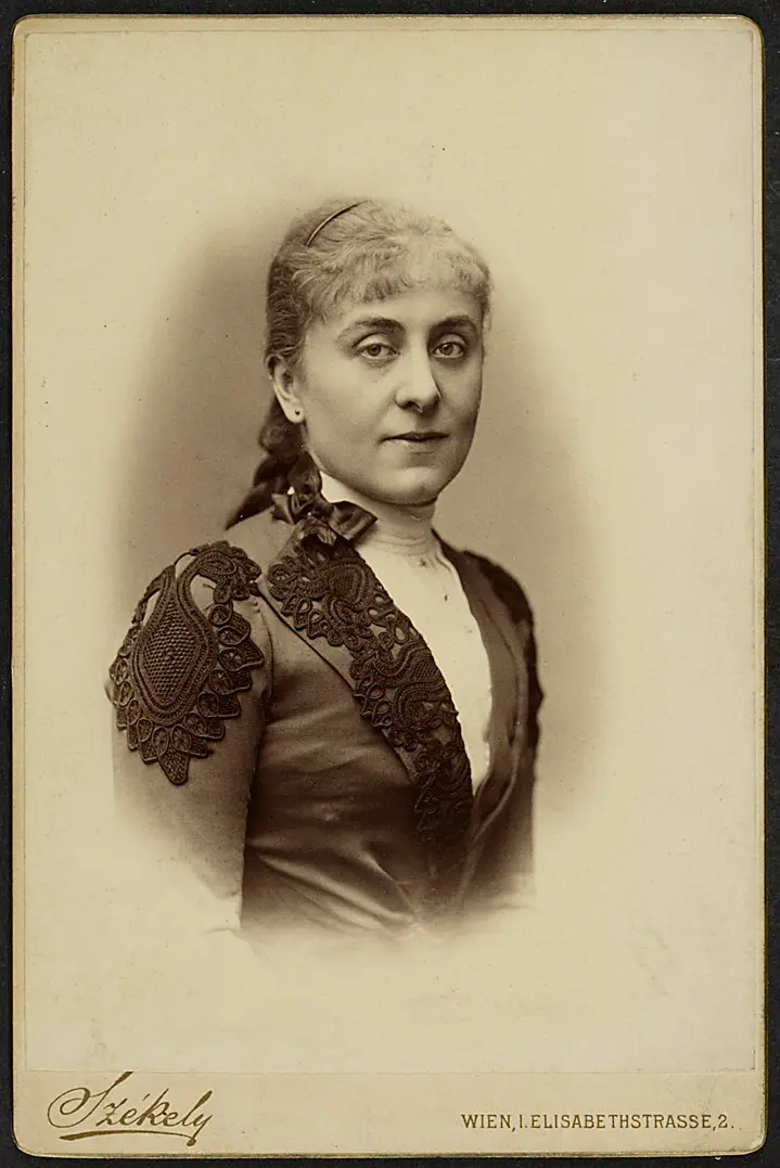 Stella Hohenfels, Verweis auf Stücktitel: Feenhände