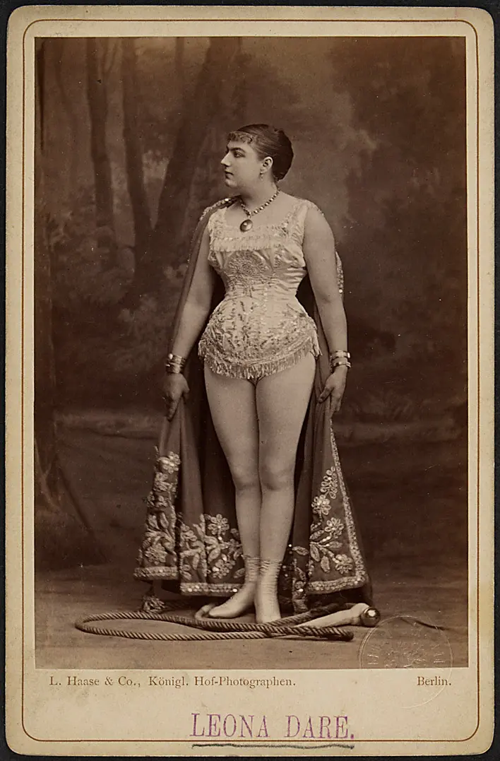 Leona Dare
