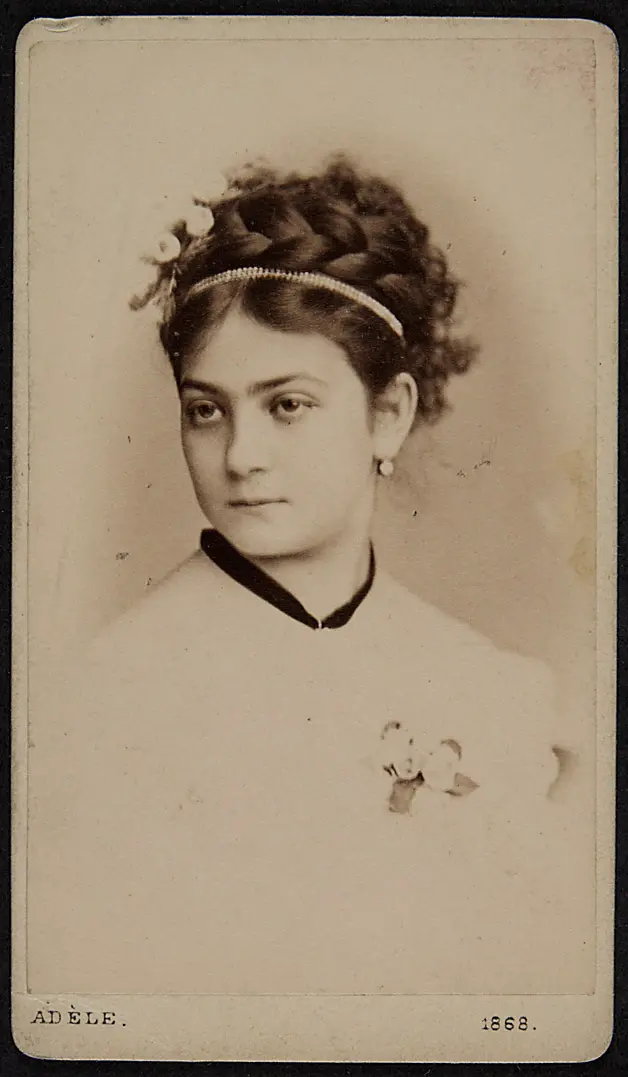 Elise Bach