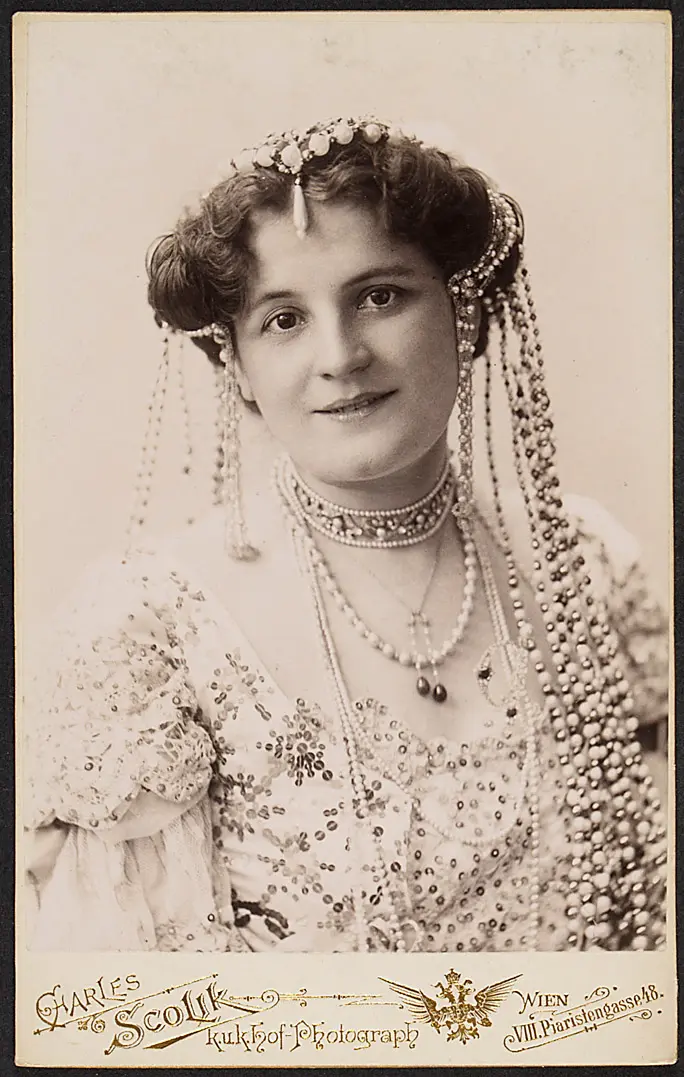 Annie Dirkens
