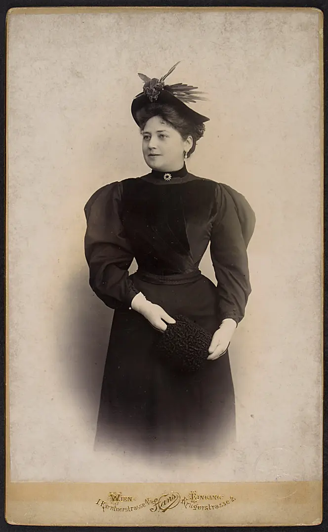 Lola Beeth