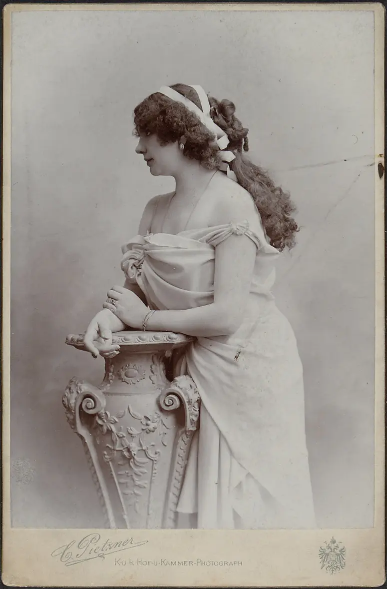 Lola Hansik