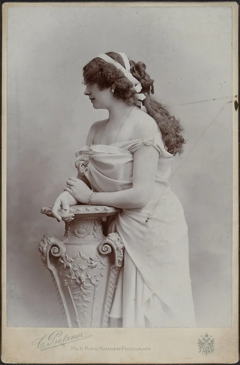 Lola Hansik