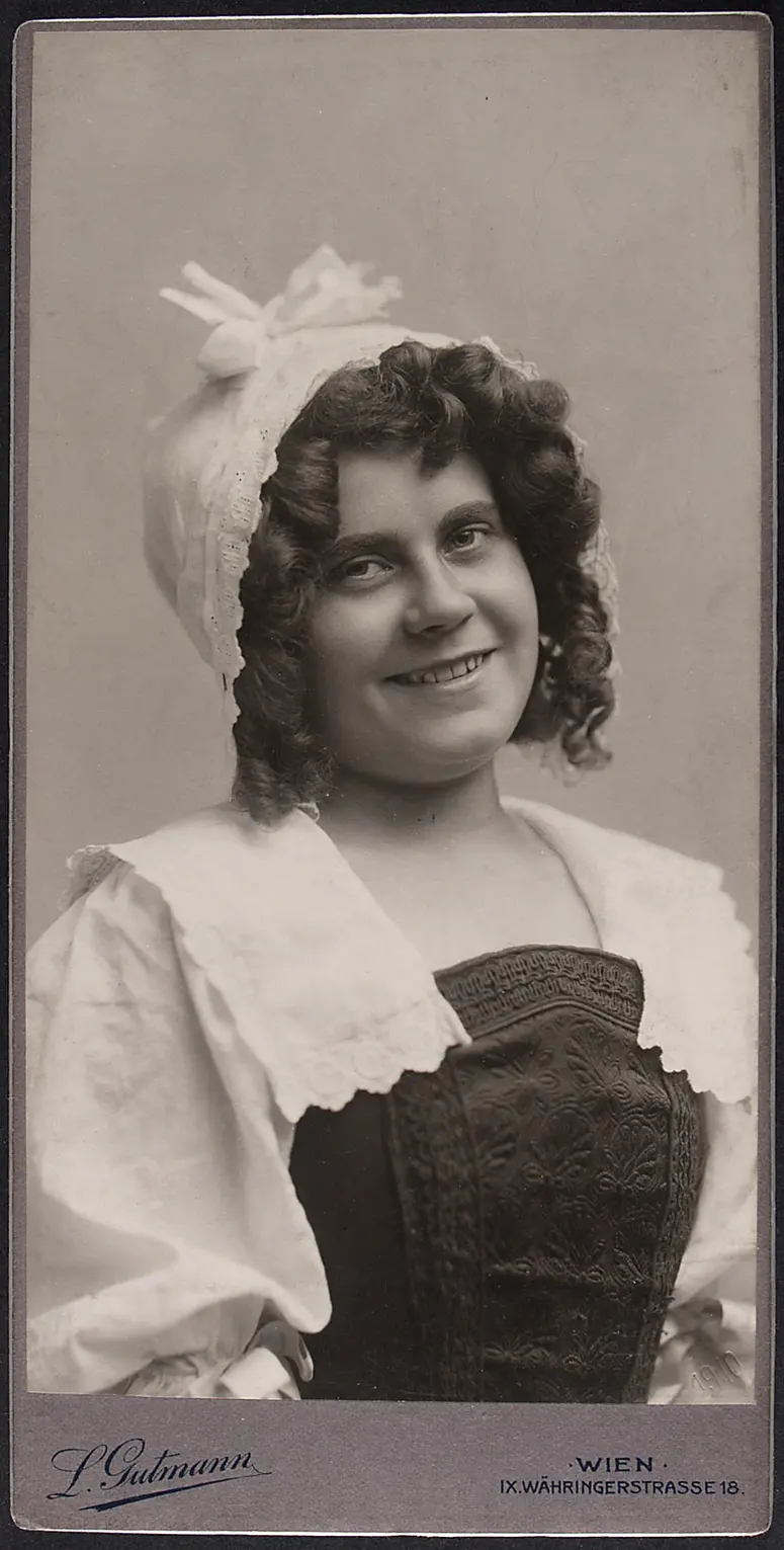 Annie Rosar