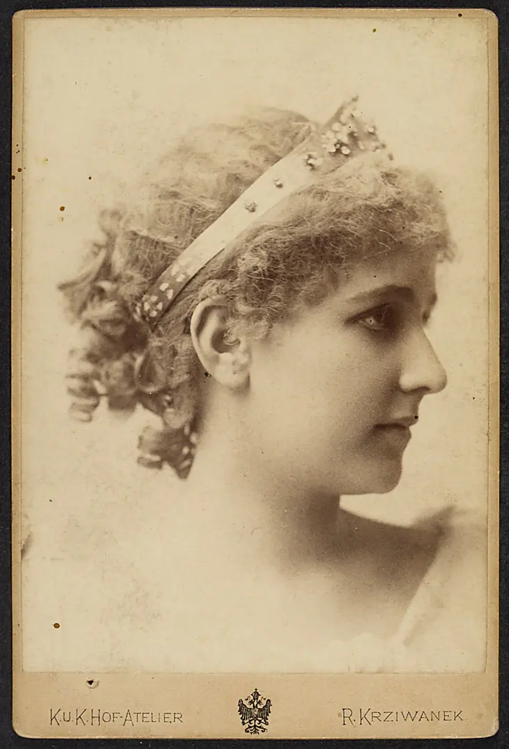 Sophie Wachner, Verweis auf Stücktitel: Medea