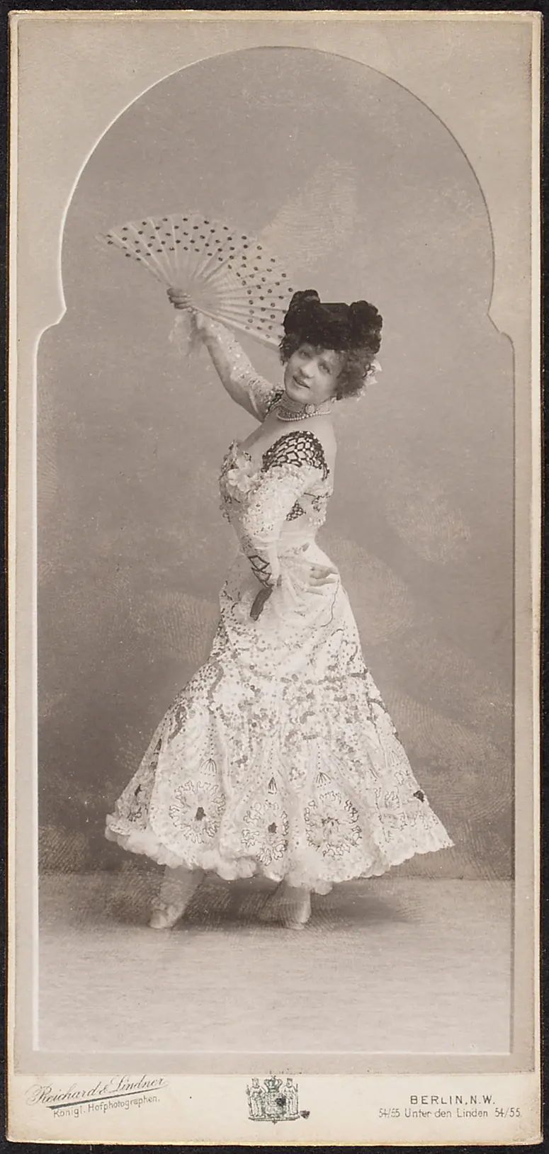 Antoinette Dell´ Era