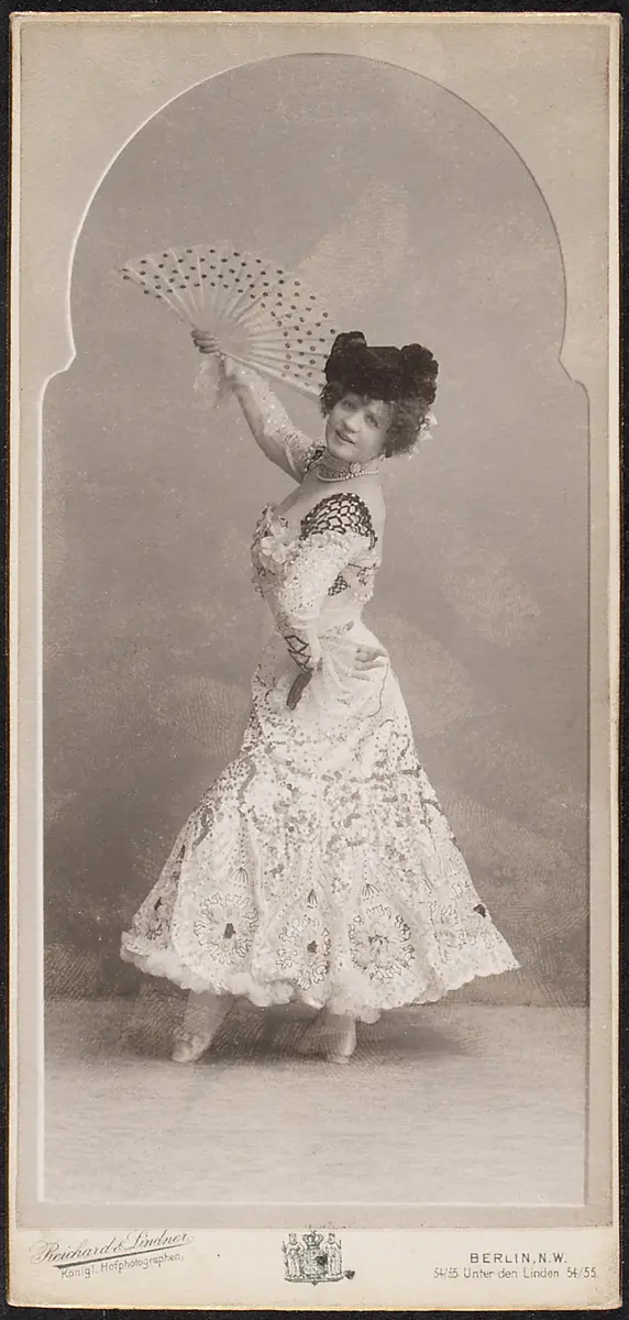 Antoinette Dell´ Era