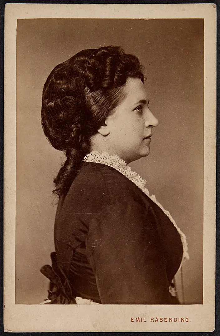 Louise Dustmann