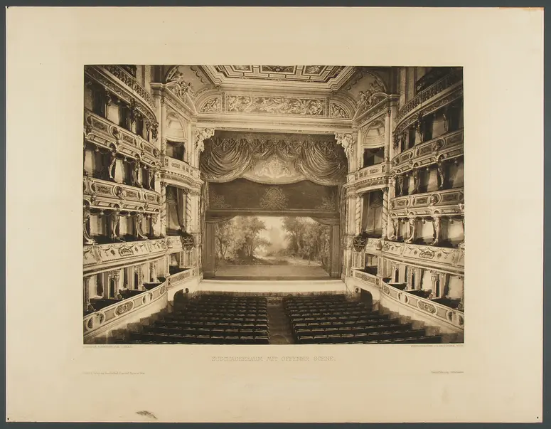 Wien, Burgtheater, Titel in Vorlageform: Zuschauerraum mit offener Scene