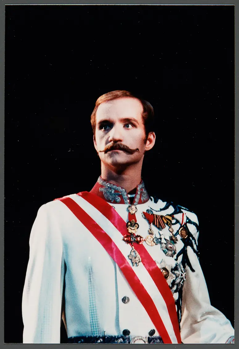 Leon van Leeuwenberg, Verweis auf Stücktitel: Elisabeth