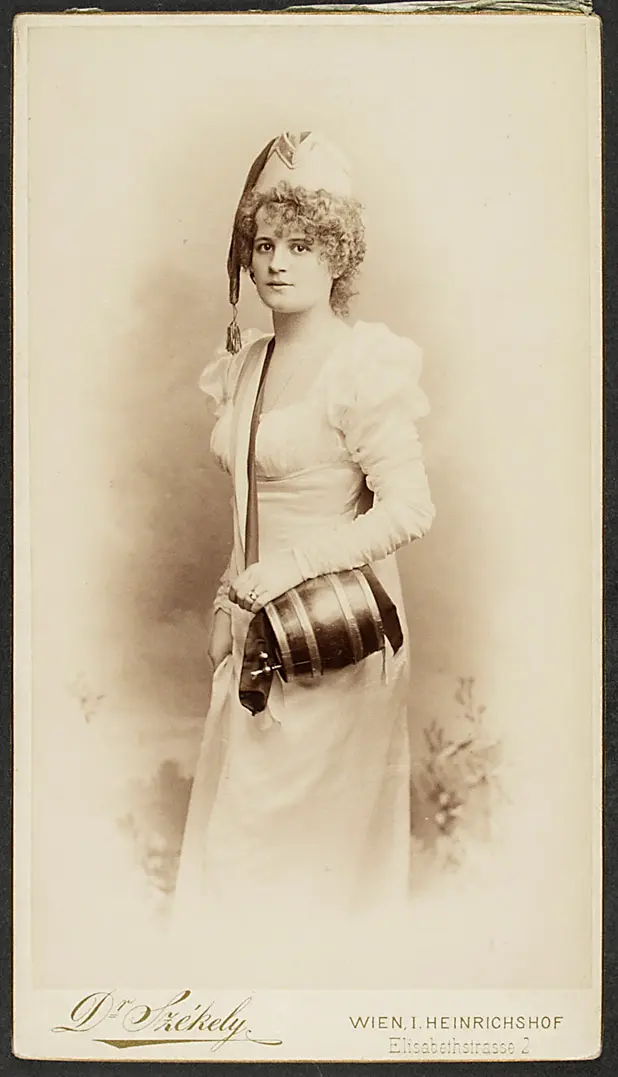 Annie Dirkens