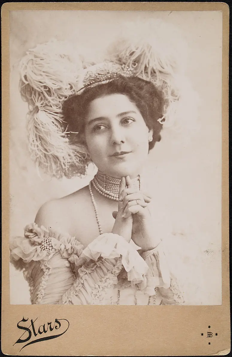 Amelie Stone