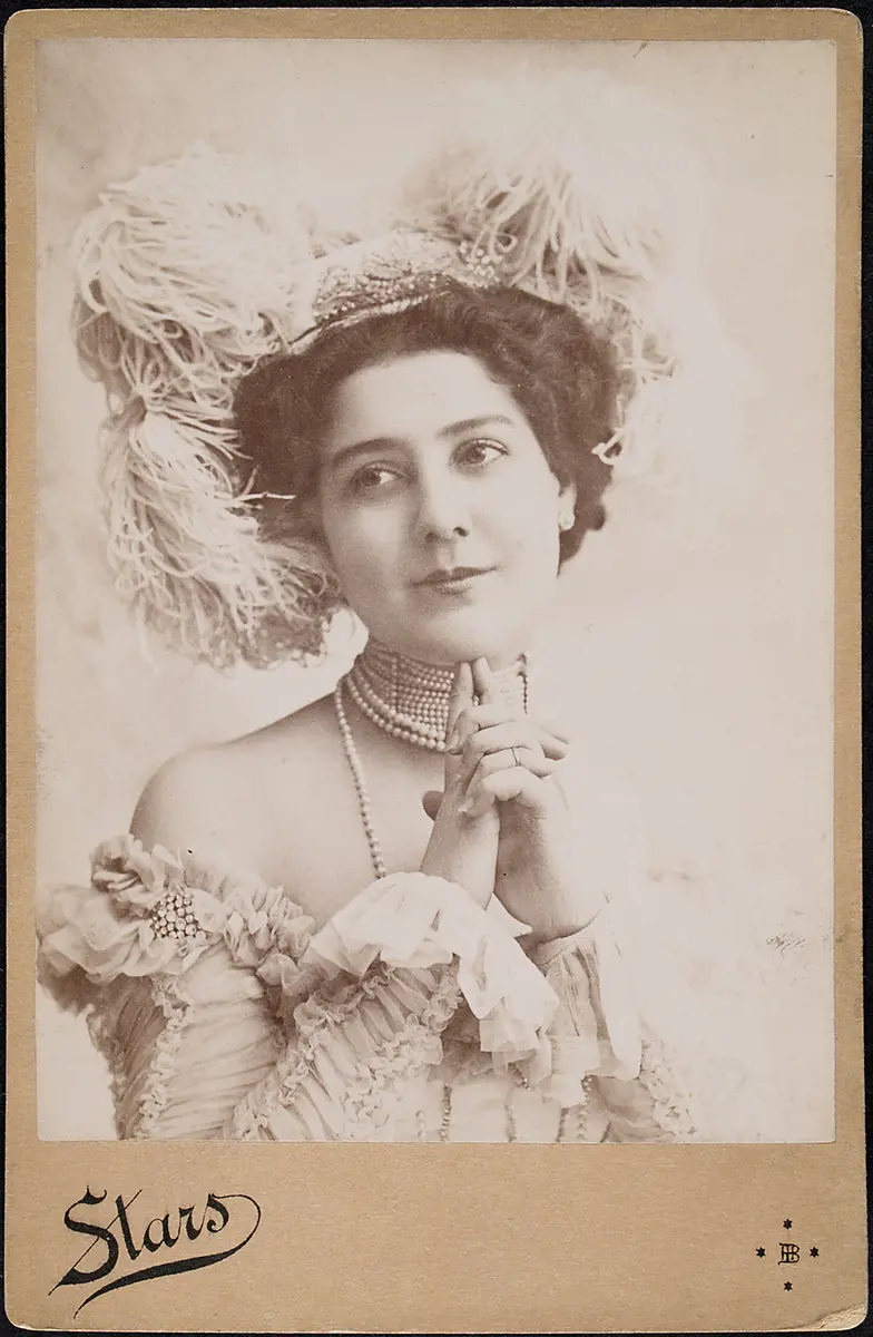 Amelie Stone