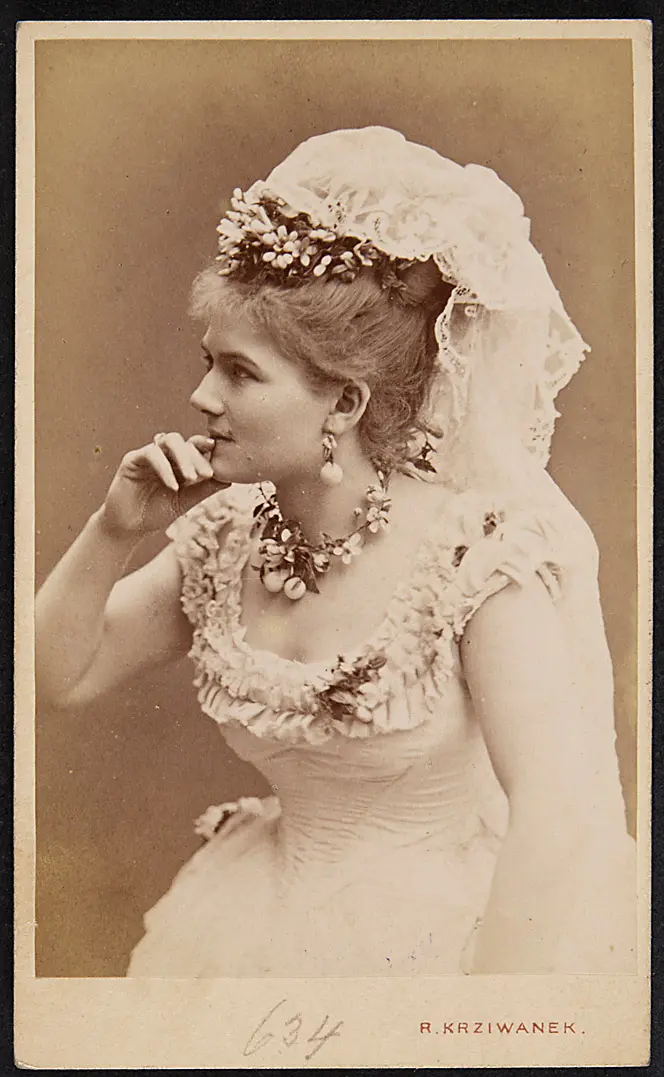 Hermine Meyerhoff, Verweis auf Stücktitel: La Fille de Madame Angot