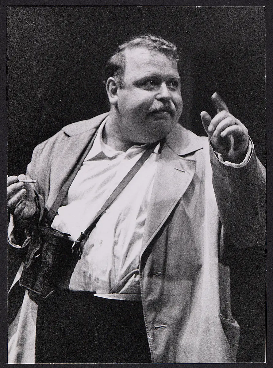 Uwe Falkenbach, Verweis auf Stücktitel: Witwenverbrennung