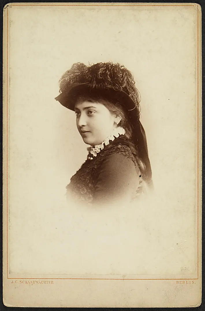 Lola Beeth