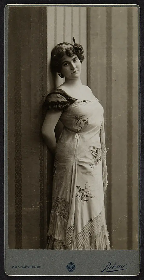 Josefine Windböck, Verweis auf Stücktitel: Atelier Brüder Japonet
